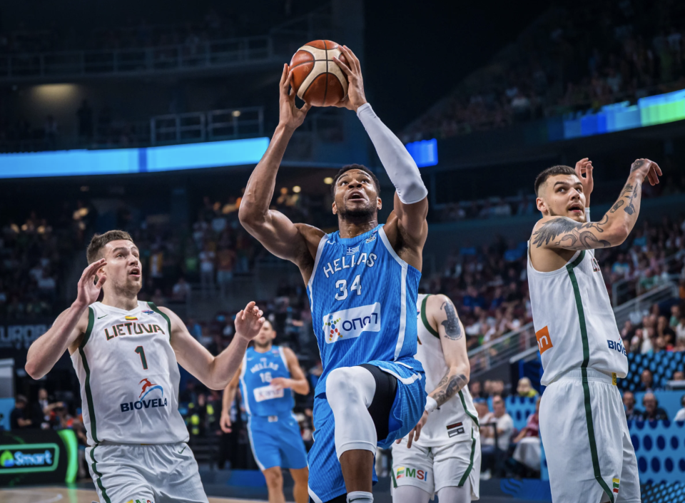 AAA, 球拒绝立陶 AAA, 球拒绝立陶