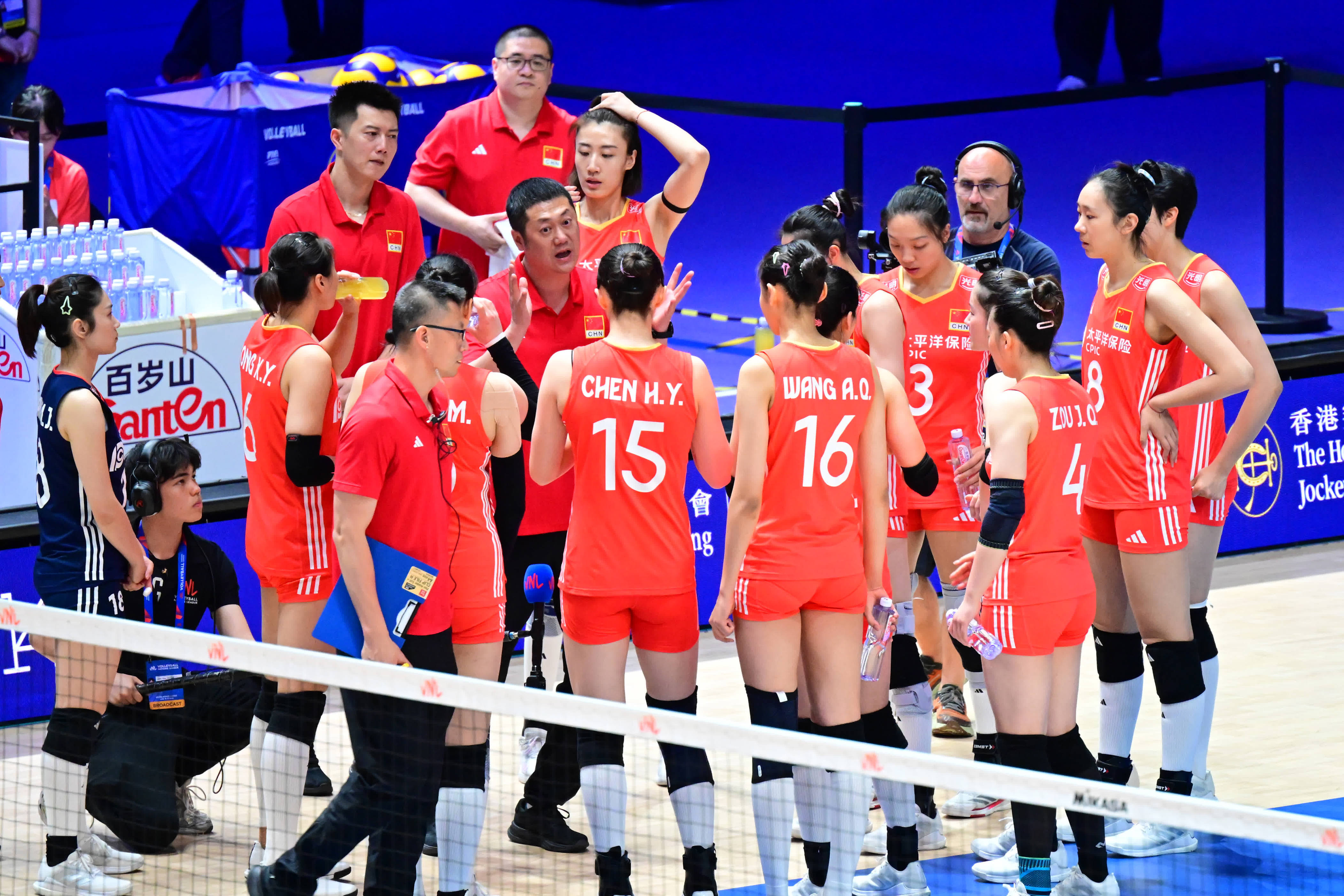 任上海排球, 仅让上海成, 负着千万球 任上海排球, 仅让上海成, 负着千万球